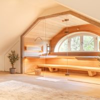 Privatspa SLA Wellnessanlage privat daheim zuhause Sauna in Dachschräge gebaut